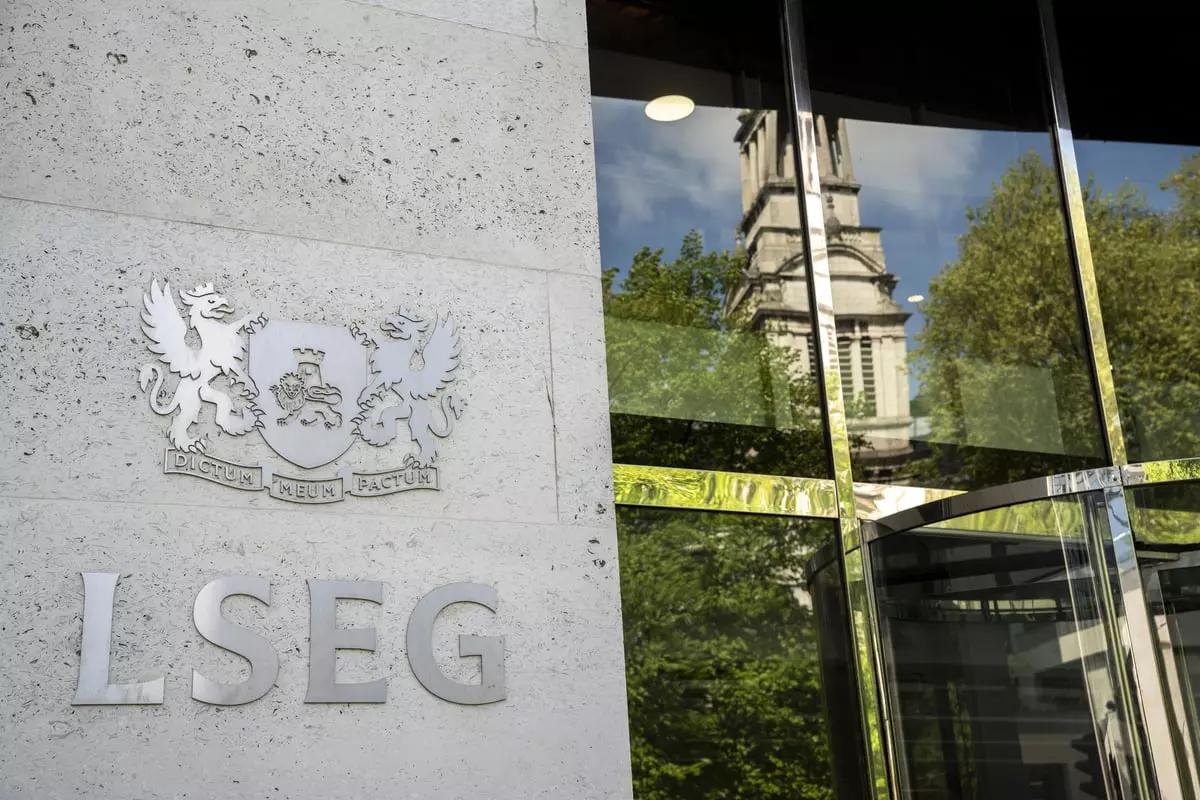 FTSE 100 Reaches Record High as Reeves Addresses Mortgages and Pensions