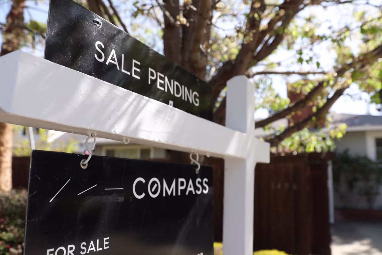 US Pending Home Sales Stay Low in June Amid Market Sluggishness