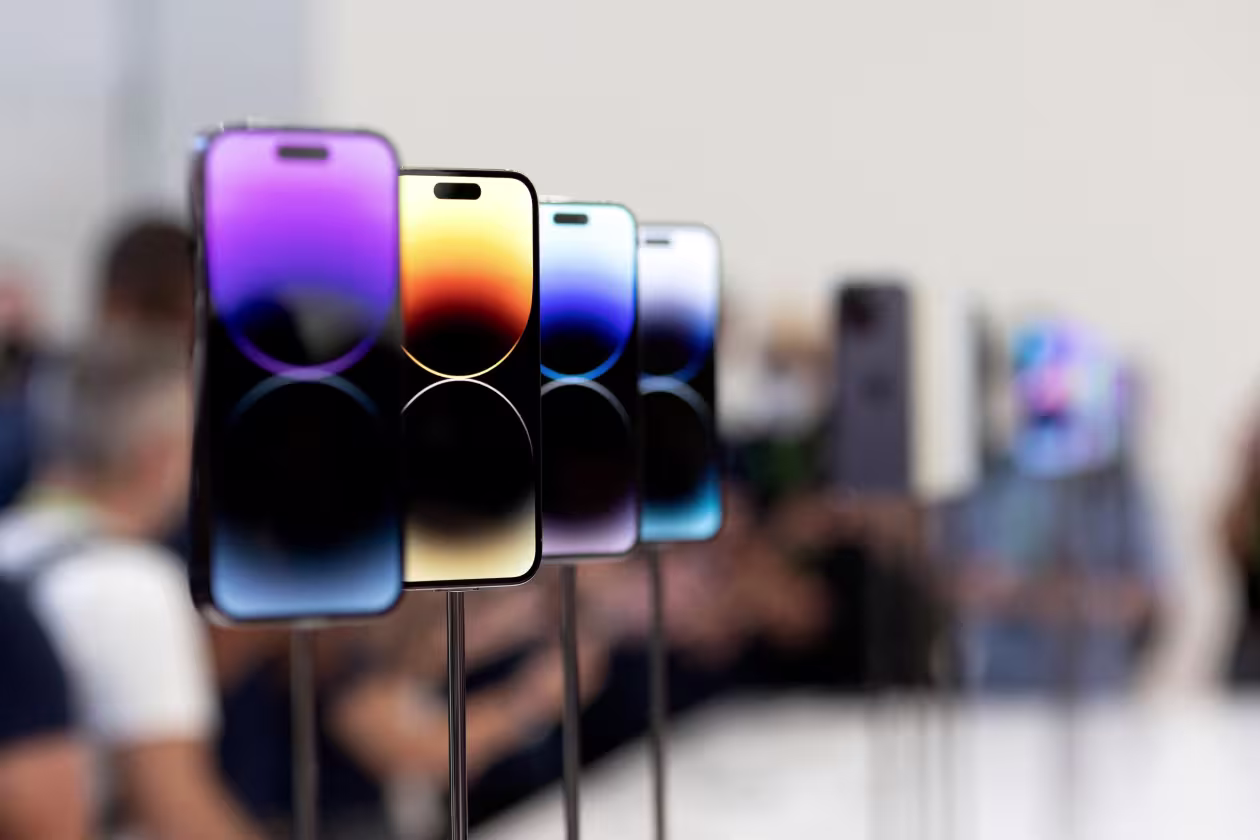Samsung Outpaces Apple in Super-Premium Smartphone Market, IDC Report Shows