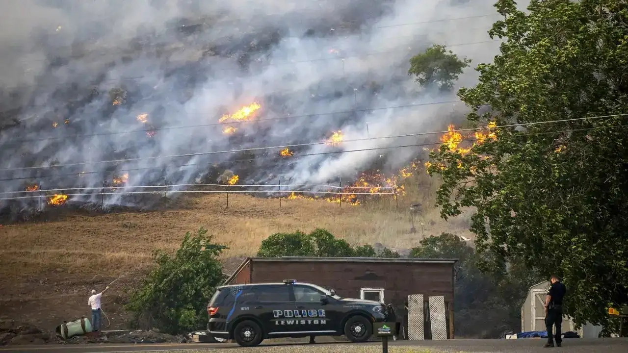 Canada Faces Wildfire Smoke Crisis Impacting Cities and US Midwest Health Alerts
